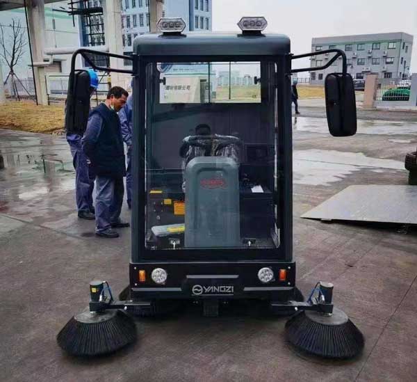 安徽揚(yáng)子掃地車，全封閉式吸塵清掃